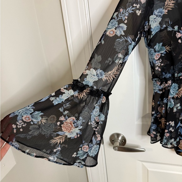 White House Black Market Sheer Floral Blouse - Picture 4 of 9